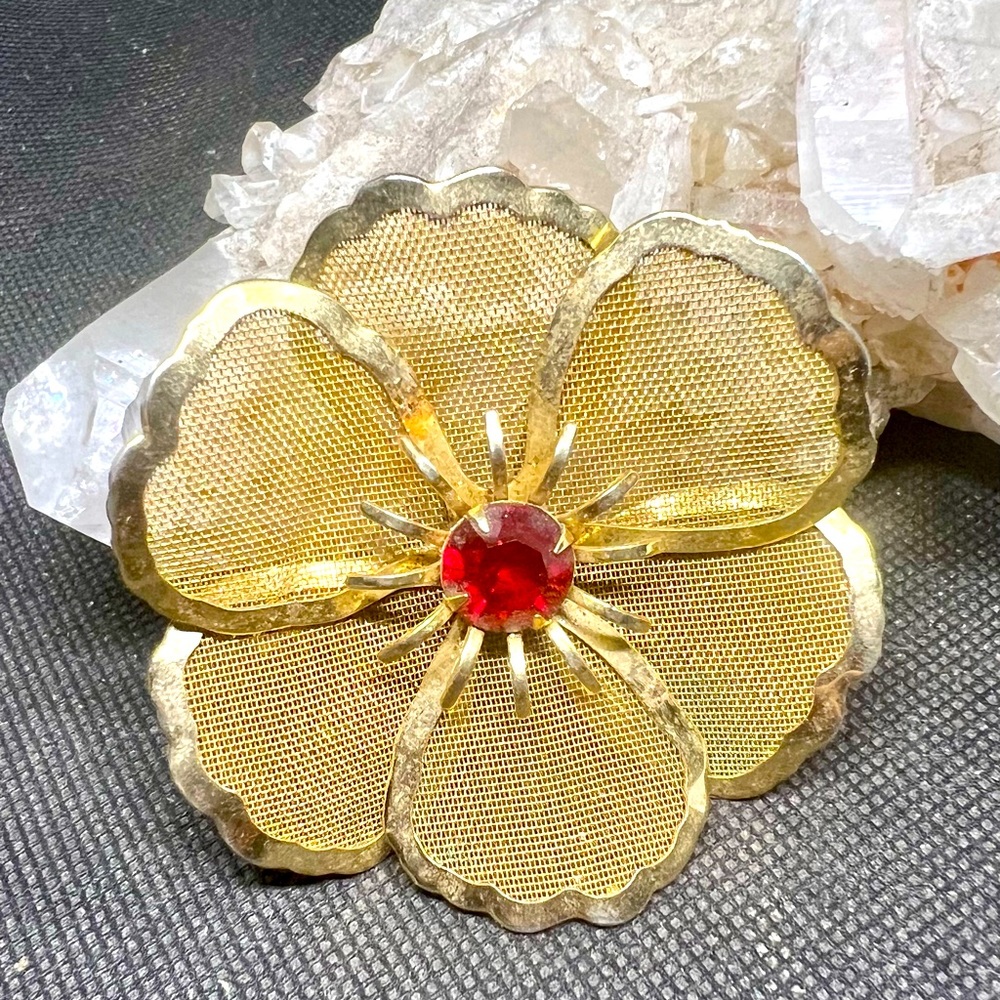Vintage Mid Century Modern Large Gold Mesh Flower Brooch with Red stone